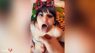 מיטלשול מיידל באַקומען איר ערשטער קום אין איר מויל פון אַ קלאַסמייט