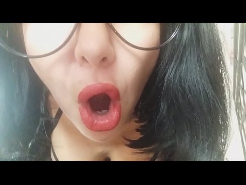 ❤️ ליב, דיין שטיף מאמע וועט דיך היינט נישט לאזן גיין אין שול... איך דארף דיך צופיל... ❌ סלוץ ביי אונדז