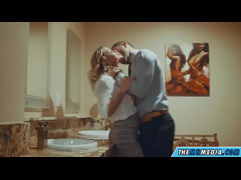 ❤️ ווען אַ באַסטי בלאָנדע סידוס איר אין אַ ציבור אָפּטריט ❌ סלוץ ביי אונדז
